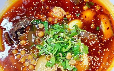 用巴豆冒充花生米的下酒菜（巴豆花有毒吗）